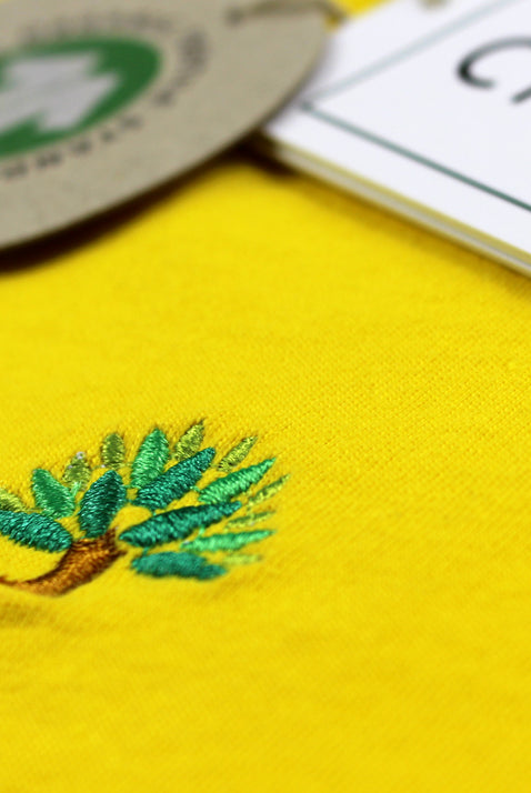 T-shirt de Algodão Orgânico Amarela - Árvore detalhe
