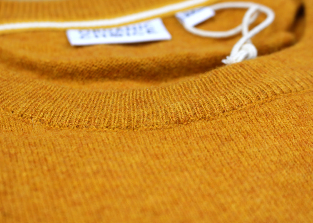 Camisola de Lã Orgânica Amarela Homem Detalhe
